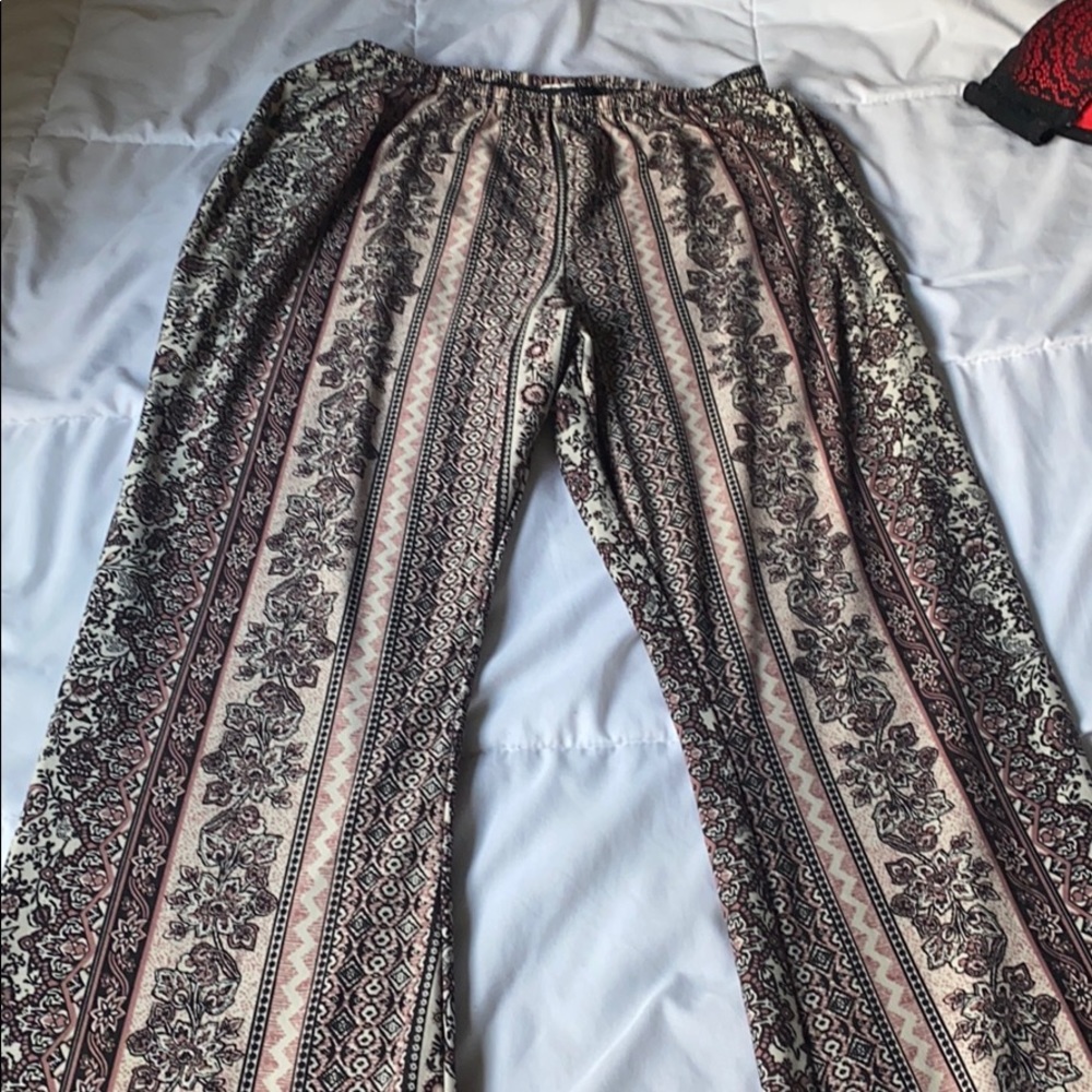 Bell bottom stretchy design pants